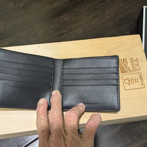 Men's Michael Kors Wallet New Plus Belt / no buckle free - Picture 5 of 8